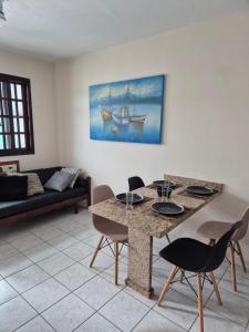 a living room with a table and chairs at Kitnet Balneário Flamingo in Matinhos