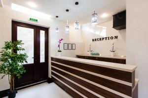 a lobby of a hotel with a reception desk at Hotel Palace in Băile Govora