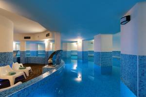 Bazén v ubytování Hotel Palace nebo v jeho okolí