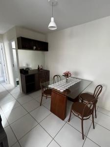 Η κουζίνα ή μικρή κουζίνα στο Apartamento Tenório dois quartos
