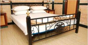 Postel nebo postele na pokoji v ubytování Hotel Hira