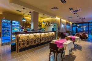 a restaurant with tables and chairs and a bar at Hotel Provadia in Provadiya