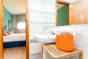 Posteľ alebo postele v izbe v ubytovaní Apartment Bright Sagrada Familia