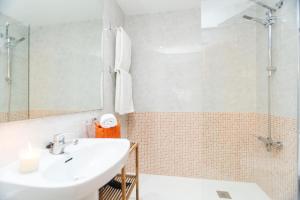 Kúpeľňa v ubytovaní Apartment Bright Sagrada Familia + 20 fotografií