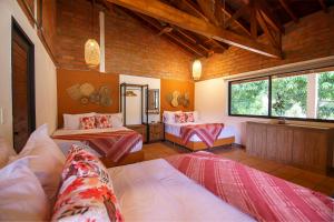 Postel nebo postele na pokoji v ubytování Tres Lagos Hotel