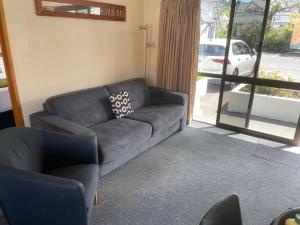 Posezení v ubytování Allan Court Motel