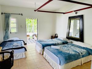 Postel nebo postele na pokoji v ubytování โรงแรมนาขา ชาเลท์ รีสอร์ท จังหวัดตรัง Naka Chalet Resort Trang + 8 fotografií