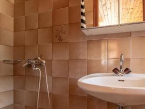 ห้องน้ำของ Appart 9 pers. avec Sauna et Spa au pied des pistes, parking privé - FR-1-467-142 +13 ภาพ