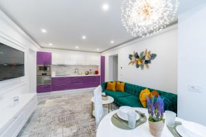 Η κουζίνα ή μικρή κουζίνα στο Sika Luxury Apartment Arad +23 φωτογραφίες