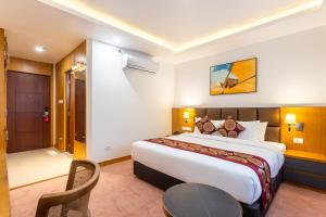 Mandala Norling Lords Prime Kathmandu客房内的一张或多张床位
