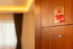 Mandala Norling Lords Prime Kathmandu的证书、奖牌、标识或其他文件