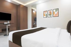 TV a/nebo společenská místnost v ubytování Hotel O by OYO S R Galaxy