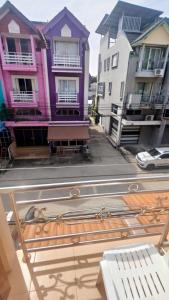 Balkón nebo terasa v ubytování TaKaYai GuestHouse