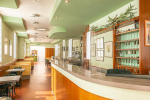 The lounge or bar area at Hotel Ziò Imola