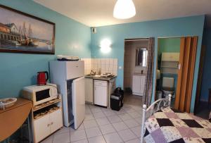 Η κουζίνα ή μικρή κουζίνα στο hotel de la bonnaventure +9 φωτογραφίες