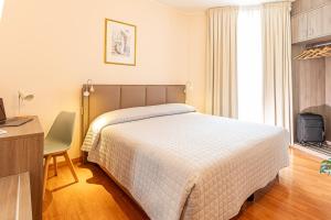 A bed or beds in a room at Hotel Ziò Imola Még 37 kép
