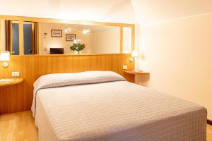 A bed or beds in a room at Hotel Ziò Imola