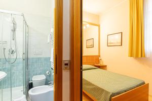 A bathroom at Hotel Ziò Imola