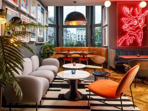 Posezení v ubytování ibis Styles Edinburgh St Andrew Square