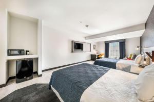 TV a/nebo společenská místnost v ubytování Hy-Lo Hotel, Ascend Hotel Collection