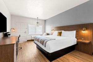 Voodi või voodid majutusasutuse Maverick Hotel Eugene Near University, Ascend Hotel Collection toas