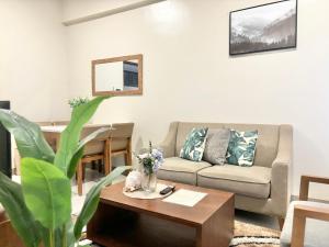 Posezení v ubytování Modern 1 Bedroom Condo Unit with Pool view