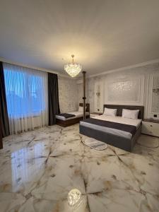 Postel nebo postele na pokoji v ubytování Mirvarim Hotel