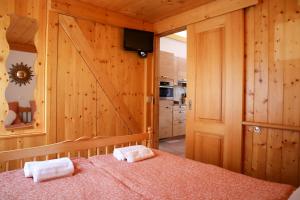 Voodi või voodid majutusasutuse Charmante maisonnette avec vue sur les montagnes toas