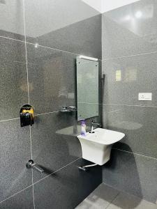 Vannituba majutusasutuses Entire Private Luxury Resort in Wayanad - Cinnamon Villa Wayanad