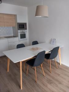 Kuchyň nebo kuchyňský kout v ubytování Apartmány Stříbro