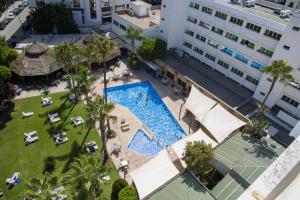 Bazén v ubytování El Oumnia Puerto & Spa nebo v jeho okolí
