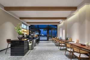 a restaurant with tables and chairs and a large window at Shenzhen White House Seaview Resort Hotel in Shenzhen