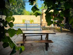 Bazén v ubytování Habitación y piscina en casa compartida nebo v jeho okolí + 2 fotografie