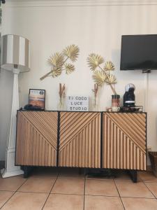 TV o dispositivi per l'intrattenimento presso Ti coco luce studio à Sainte Luce dans village de vacances
