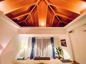 Postel nebo postele na pokoji v ubytování Dolphin Bay Island Resort 海豚岛