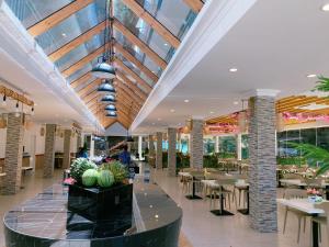 Restaurace v ubytování Dolphin Bay Island Resort 海豚岛