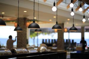 Restaurace v ubytování Dolphin Bay Island Resort 海豚岛