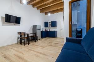 a living room with a blue couch and a table at Al Merlo da Diego in Cagliari