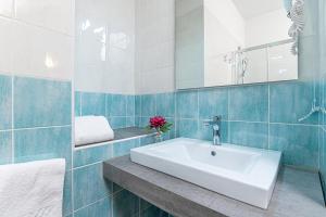 A bathroom at Hotel Ziò Imola