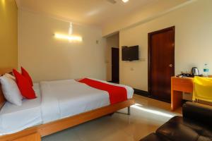 תמונה מהגלריה של Collection O Emara Grand Hotel בבנגלור