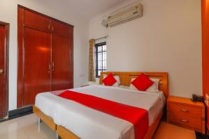 תמונה מהגלריה של Collection O Emara Grand Hotel בבנגלור