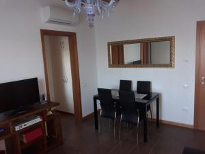 Μια τηλεόραση ή/και κέντρο ψυχαγωγίας στο Villamamaeli +80 φωτογραφίες