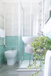 A bathroom at Hotel Ziò Imola
