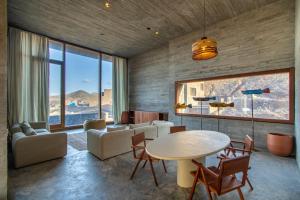 Posezení v ubytování Villa, Vue Mer et Piscine Privée
