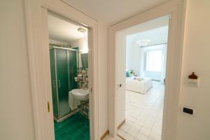 A bathroom at Dimore De Luca