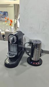 Kaffe- og tefaciliteter på Brand New Luxury 3BR with Private Hammam