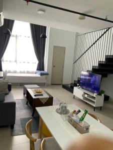 Χώρος καθιστικού στο B & B Cozy Duplex Tamarind Square Cyberjaya