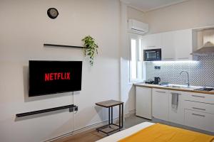 Kuchyň nebo kuchyňský kout v ubytování Maya Studio Piraeus