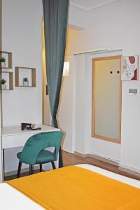 Postel nebo postele na pokoji v ubytování Maya Studio Piraeus