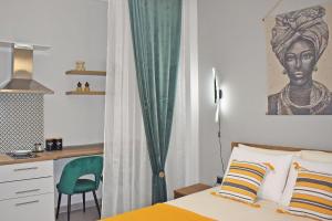 Postel nebo postele na pokoji v ubytování Maya Studio Piraeus